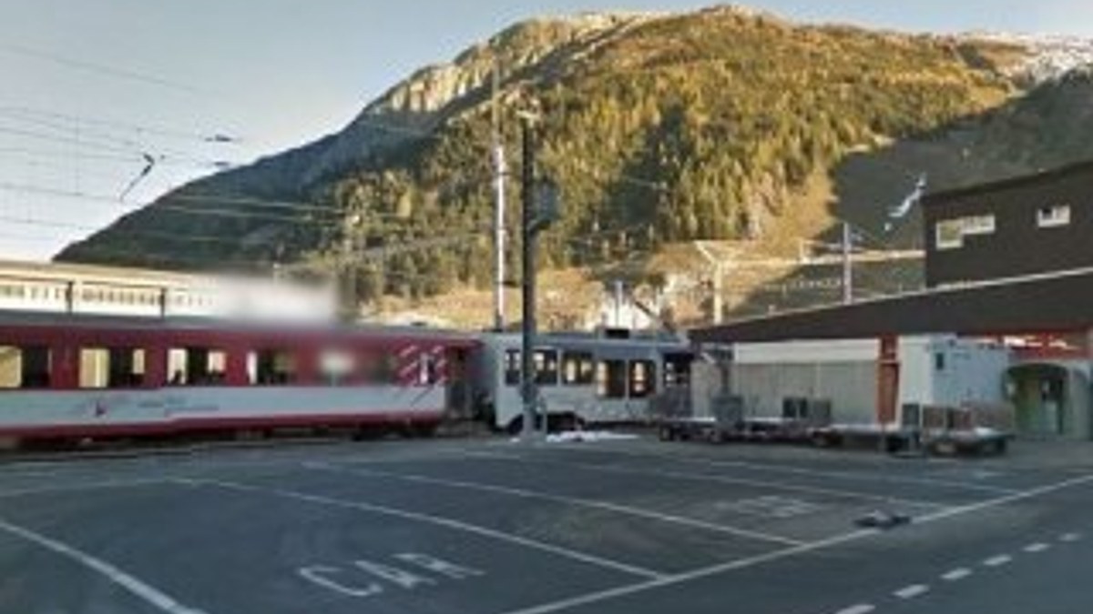 İsviçre'de iki tren çarpıştı